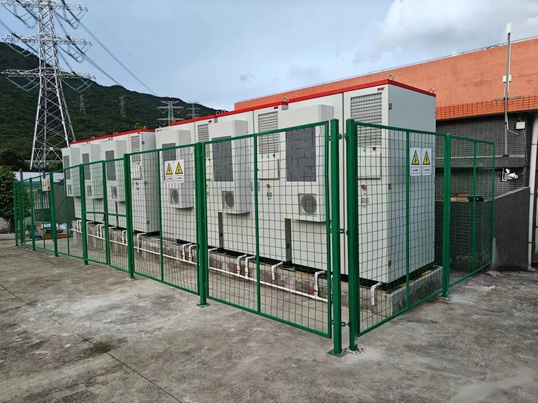 株式会社E-バッテリーは、リチウムイオン二次電池パックや蓄電池の設計・製造・販売を得意としております。